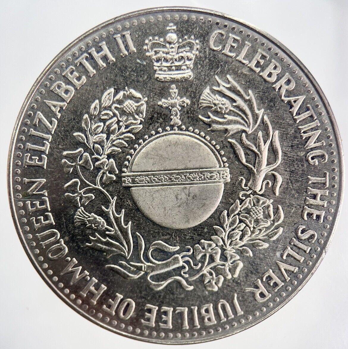 1977 Elizabeth II 2nd Silver Jubilee Medal Coin | Collectable Grade