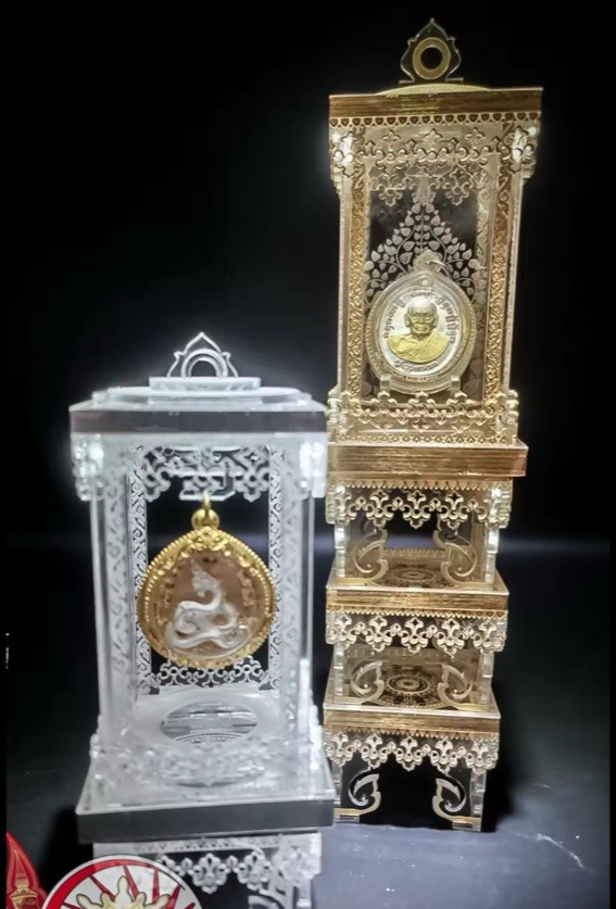 Clear & Gold Multi Purpose Display Table Stand For Coins / Amulet / Medals