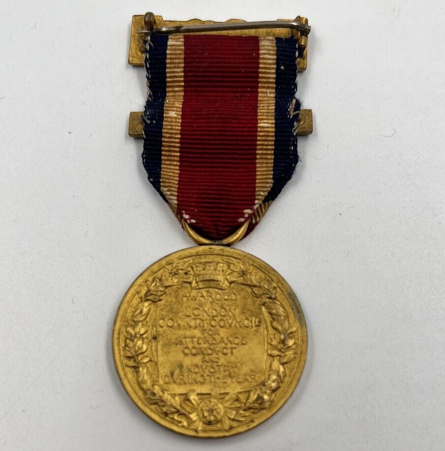 1913 - 1914 George V London County Council Medal Engraved - W. Spicer | a3362