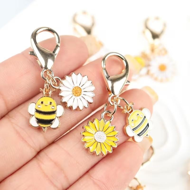 Metal Honey Bee & Sunflower / Daisy Charm Keyring Keychain Gift UK