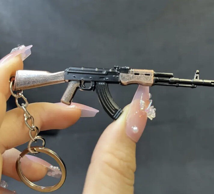 Mini Assault Rifle Gun Shaped Keyring Premium Keychain Gift UK