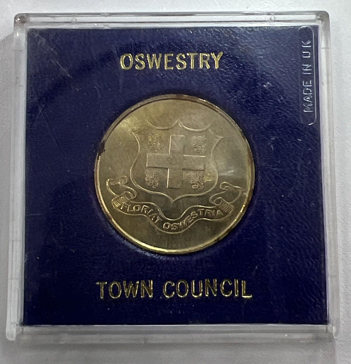 2002 Oswestry Town Council Elizabeth Coin In Case | Collectable Grade | a90339