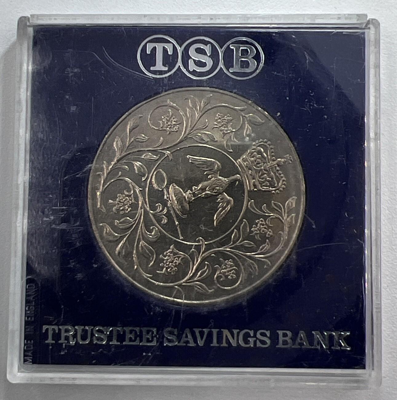 1977 Elizabeth II Jubilee Crown British Coin In Case | Collectable Grade a90343