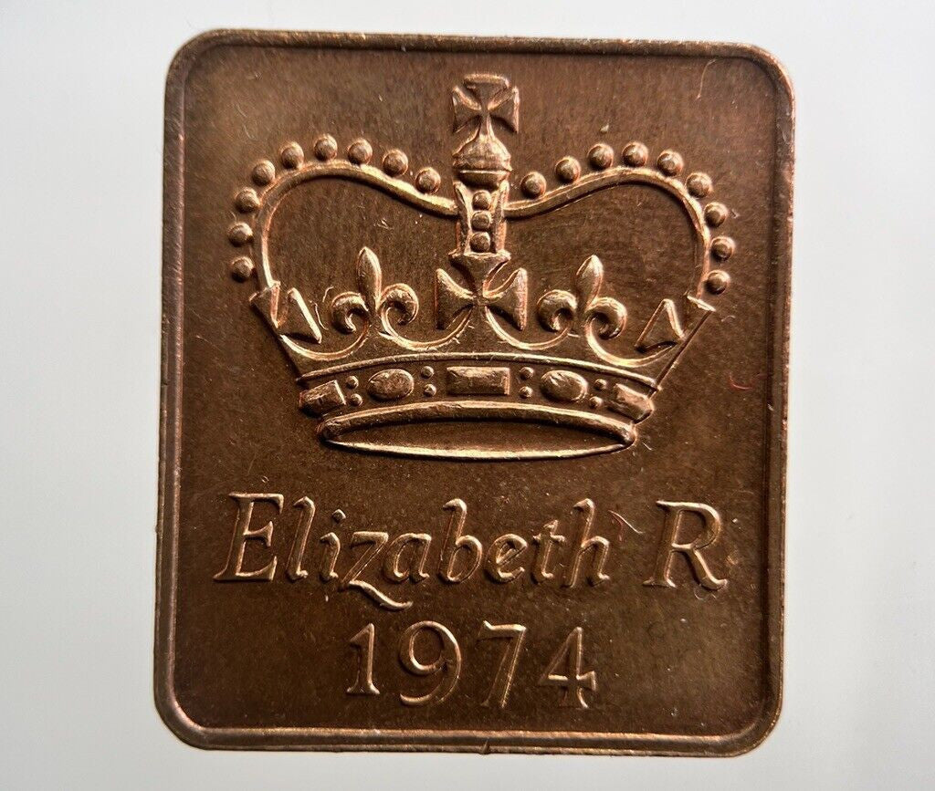 1974 Royal Mint Elizabeth II 2nd Medal Token Coin | Collectable Grade | a1989