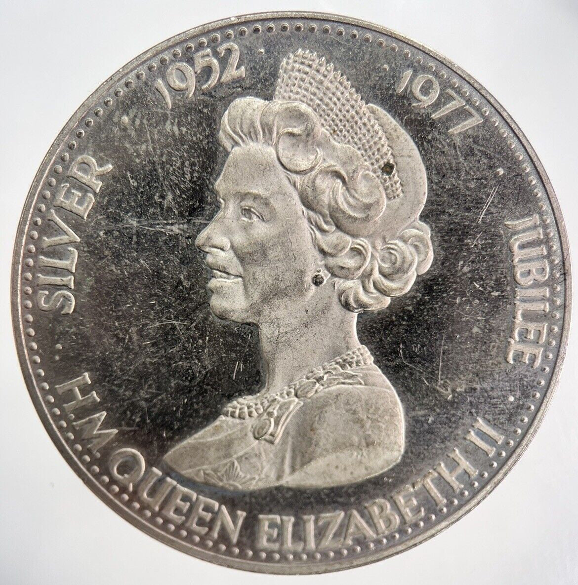 1977 Elizabeth II 2nd Silver Jubilee Medal Coin | Collectable Grade