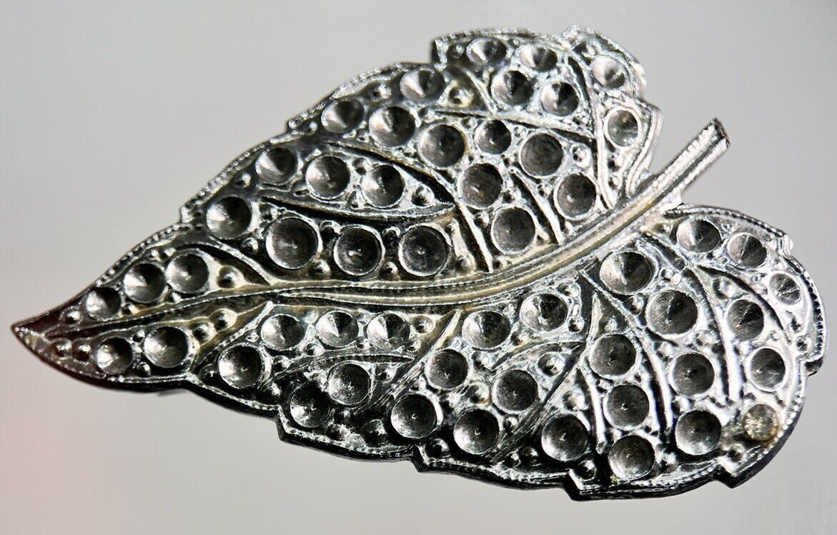Old British Leaf Badge Charm Token Broach | Width 4cm | a3066